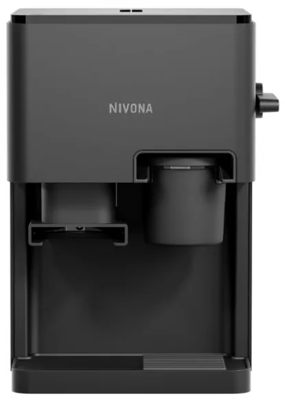 Poloautomatický kávovar Nivona CUBE 4 v čiernom prevedení na bielom pozadí