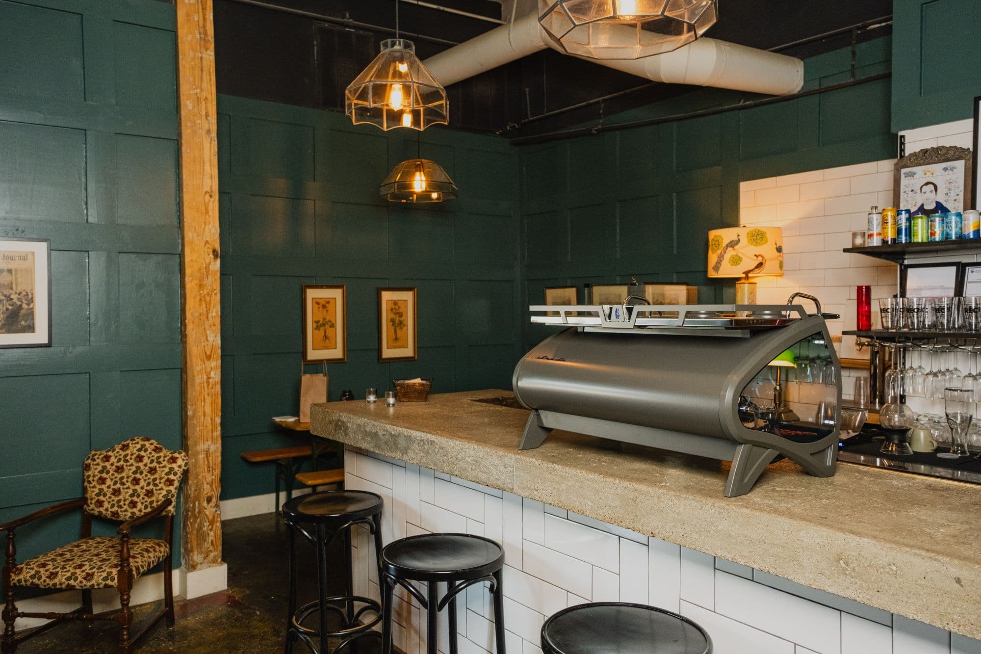 Bar kaviarne s kávovarom La Marzocco Strada X