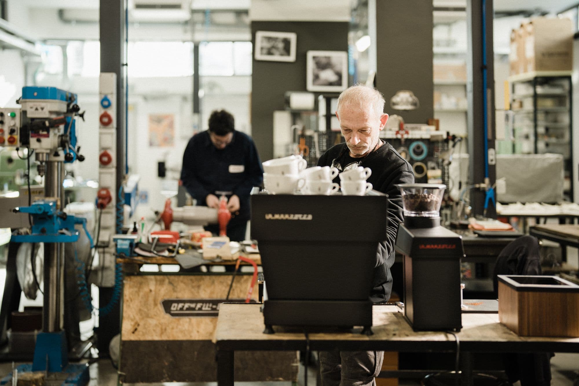 Linea Mini R na dielenskom stole — ručná výroba La Marzocco (foto: La Marzocco)