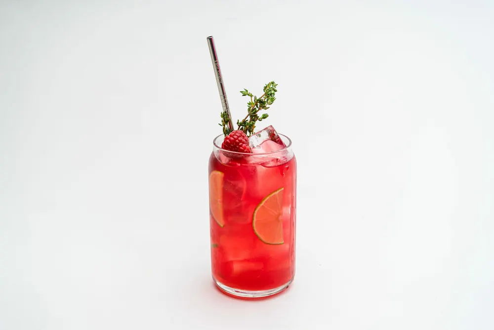 Ovocné limonády a drinky pripravené zo sirupov